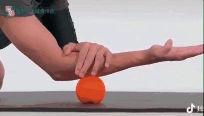 筋膜球或网球前臂肌群滚压