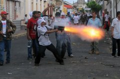<b>尼加拉瓜反对党和执政党支持者发生冲突 多人伤</b>